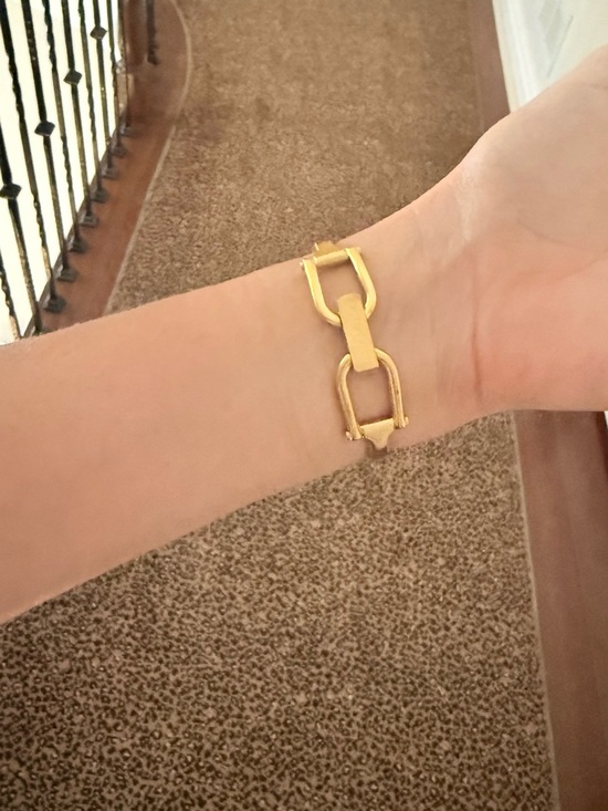 Gucci Gold Rectangular Bangle Watch - Picture 3 of 5